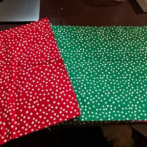 Christmas set of 6 red /green polka dot reversible NWOT cotton placemats